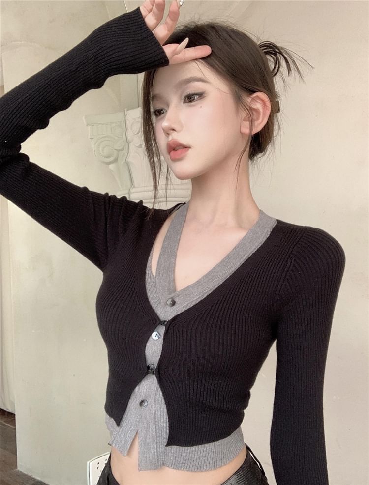 PokkaMoma - Lange mouwen V-hals nep tweedelig tweekleurig asymmetrisch uitgesneden knoopsluiting slim fit crop top