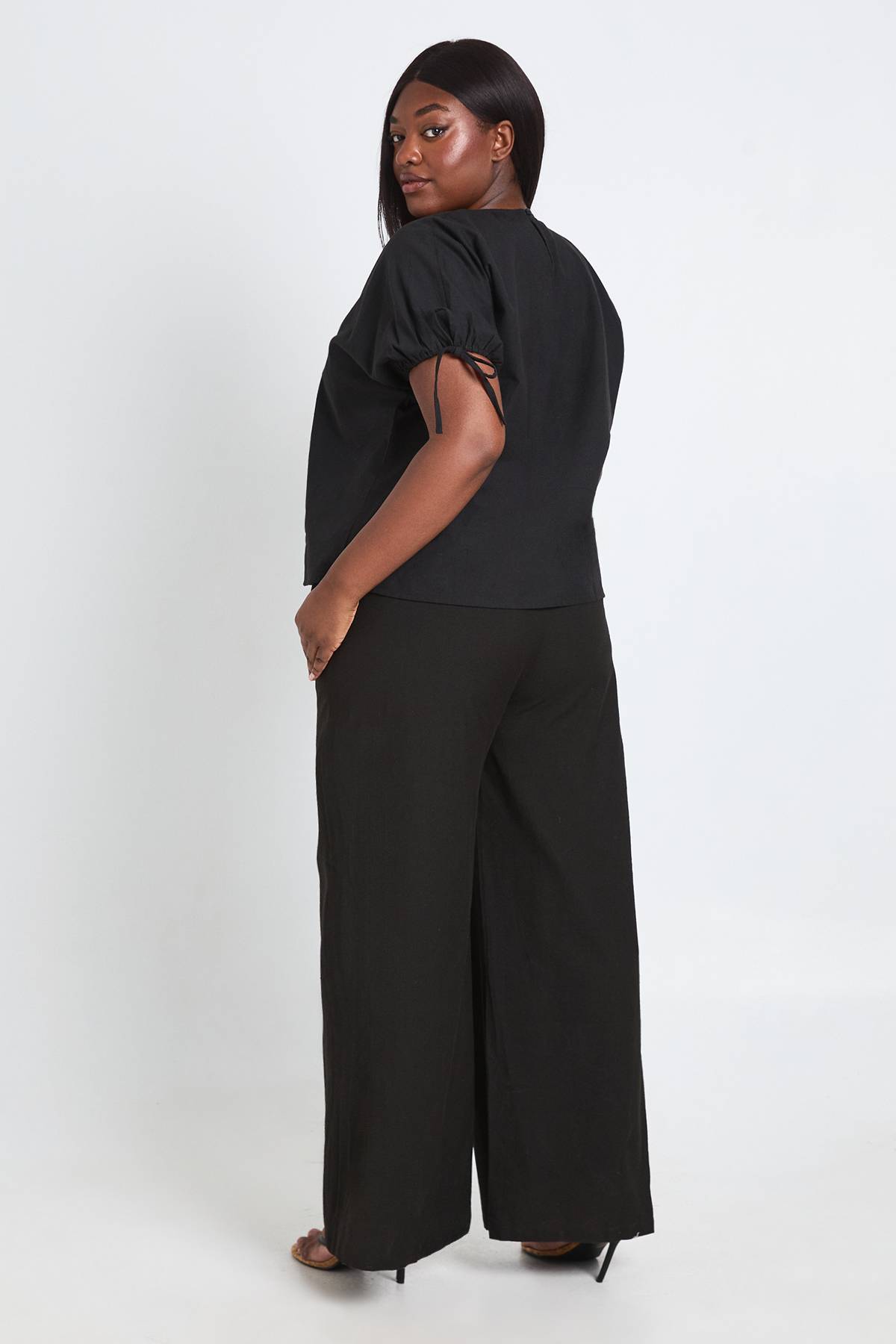 boohoo Haut Grande Taille En Lin Avec Liens Aux Poignets