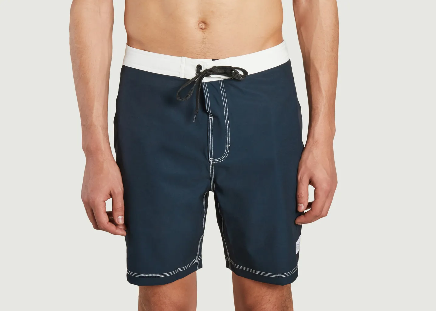 Short de bain avec détails contrastés KCA