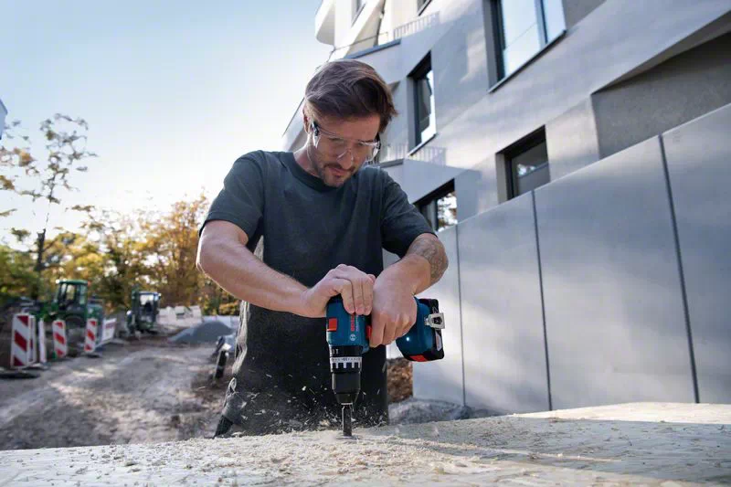 BOSCH COMBI-KIT 3 OUTILS 18V : GSB 18V-45 + GDX 18V-200 + GWS 18V-7 + 2 BATTERIES 5,0 AH + GAL 18V-40 + SAC M (C) PROFESSIONAL