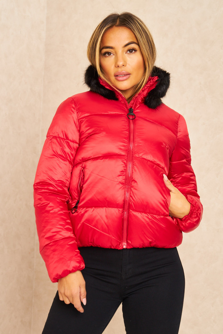 Doudoune courte col fourrure rouge