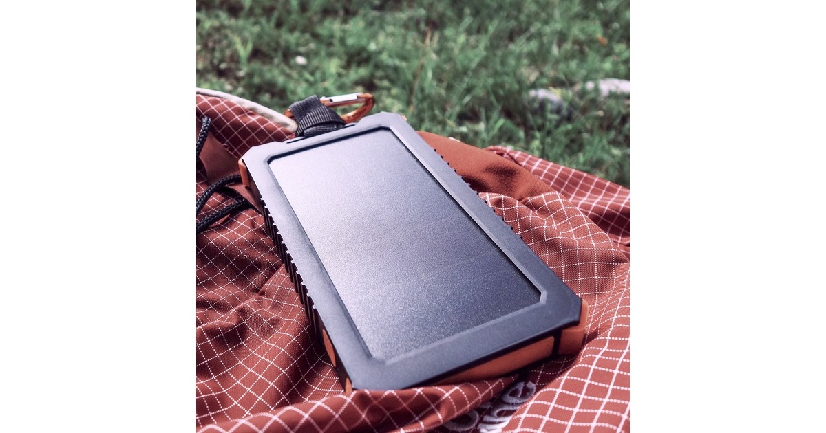 XtormXR103 - Xtreme Solar Powerbank 10.5W - 5.000 mAh  (Zwart/oranje, Waterproof IPX4)