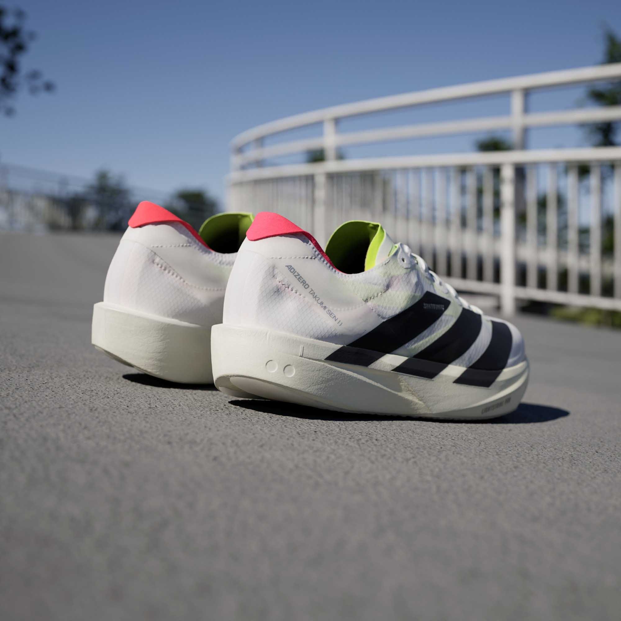 Adizero Takumi Sen 11 Herre Cloud White/Core Black/Lucid Red