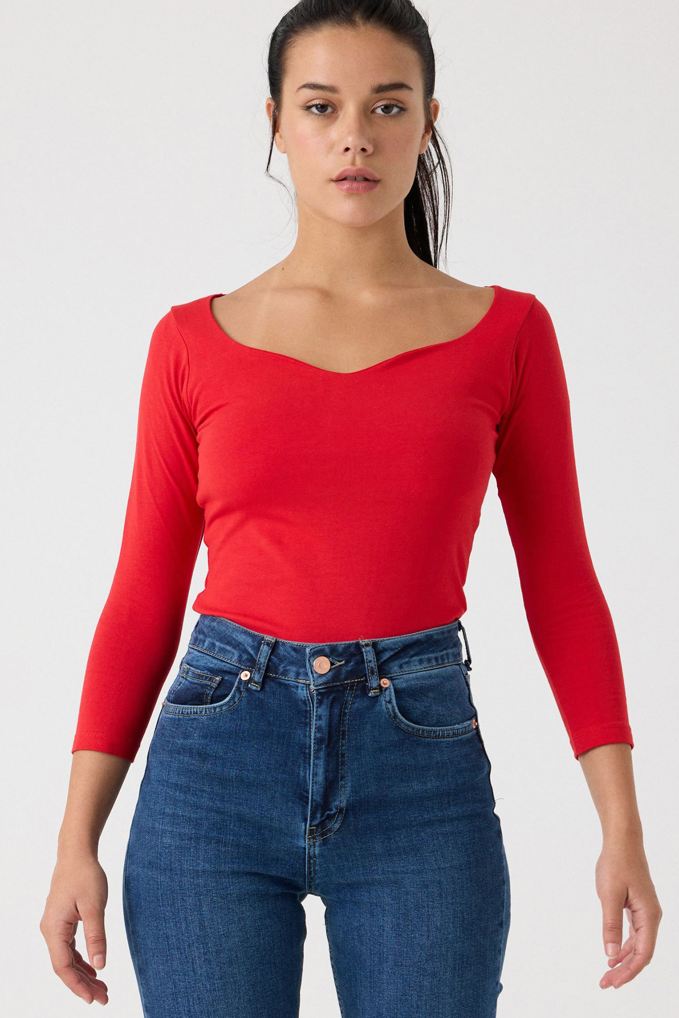 Camiseta com decote em forma de coração