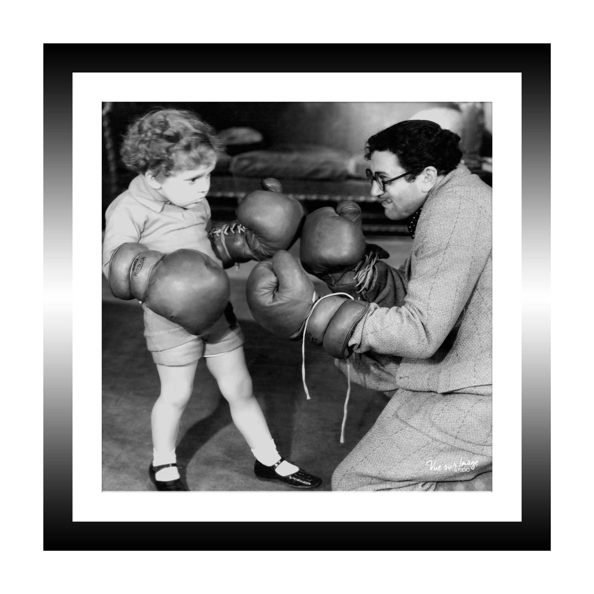 TABLEAU 25X25CM BAGUETTE NOIRE BOXE ENFANT
