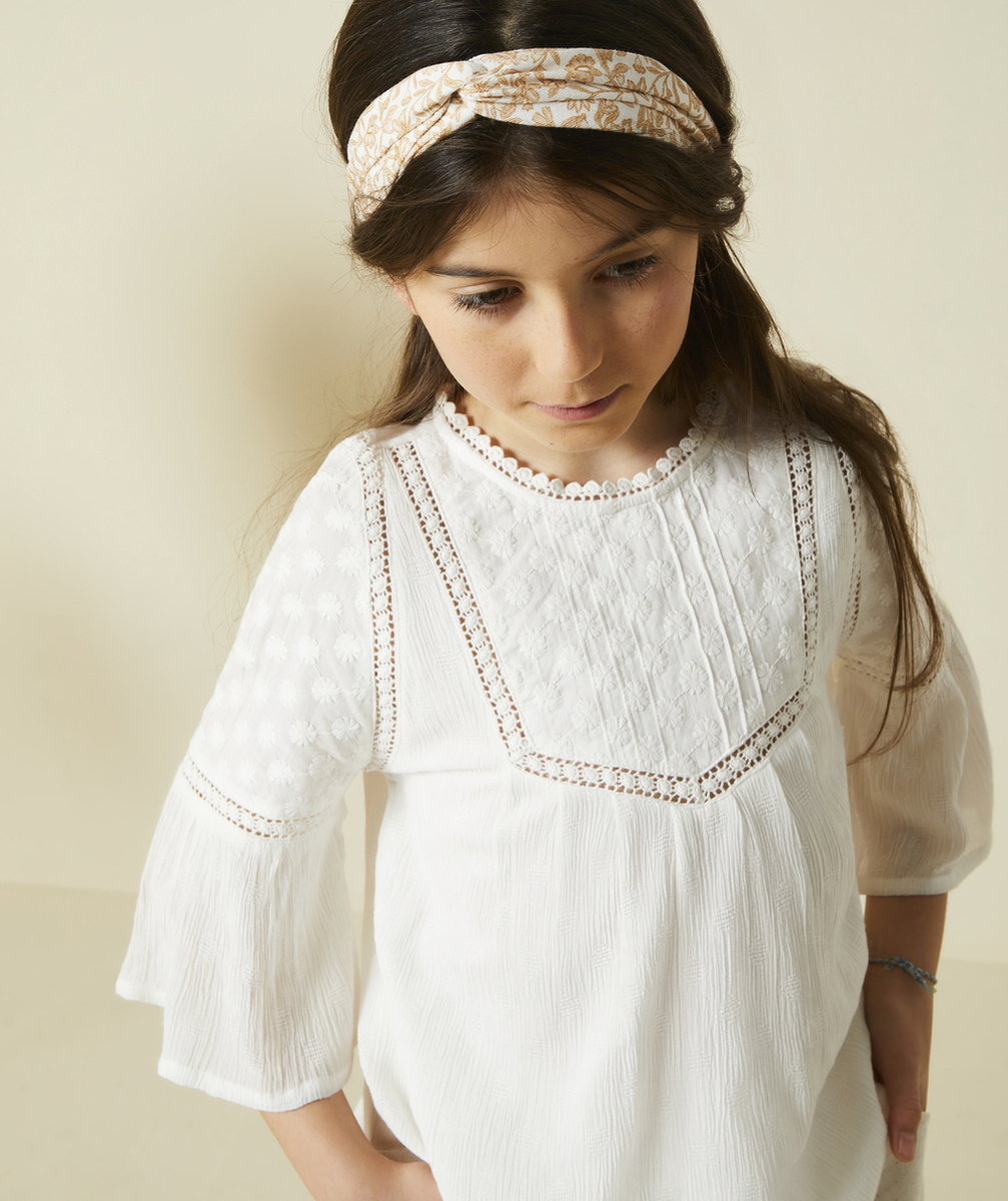 BLOUSE MANCHES 3/4 FILLE BLANCHE AJOURÉ ET BRODERIES FLEURS