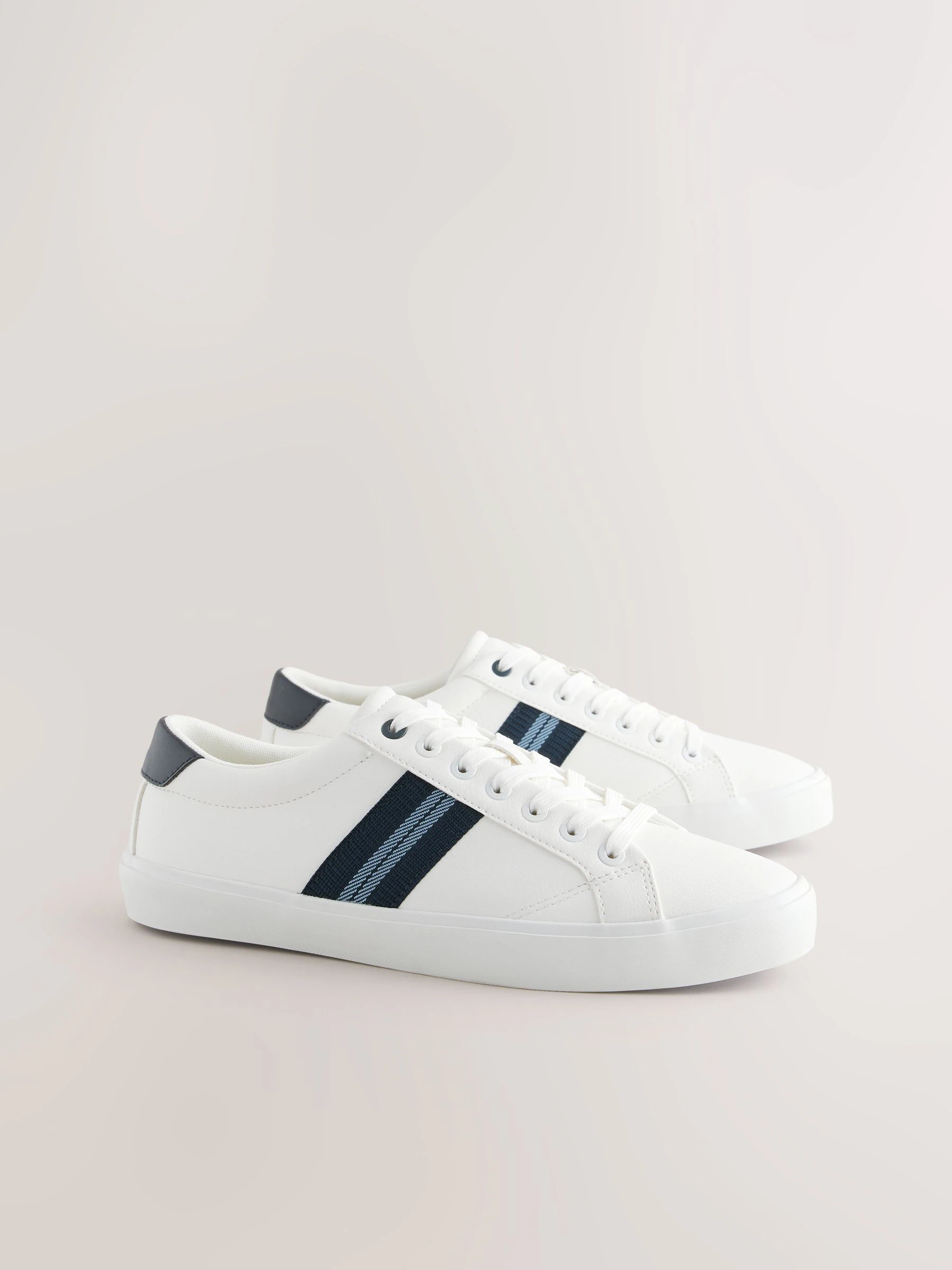 Wit - Nette casual sneakers met zijstreep