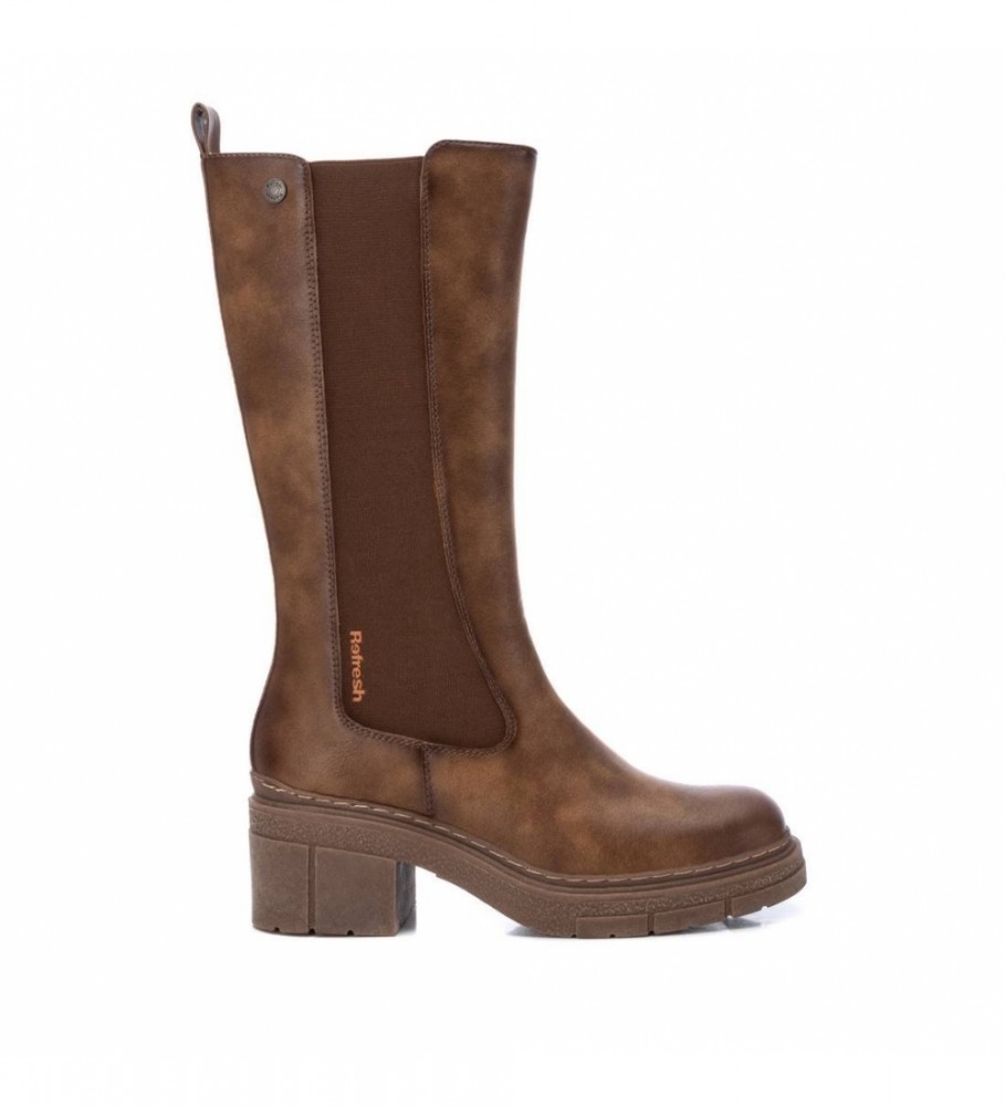 Botas casuais Refresh na cor taupe - Altura do salto: 6 cm -