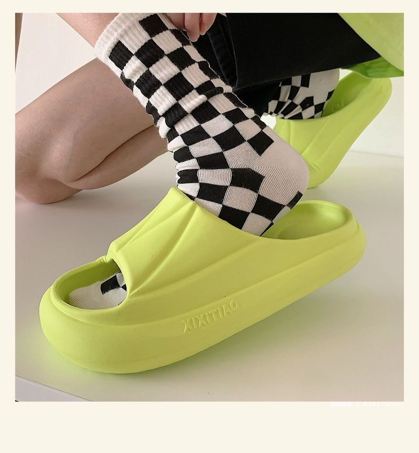 Dalli Daisy - Pantoffels met plateauzool en letters