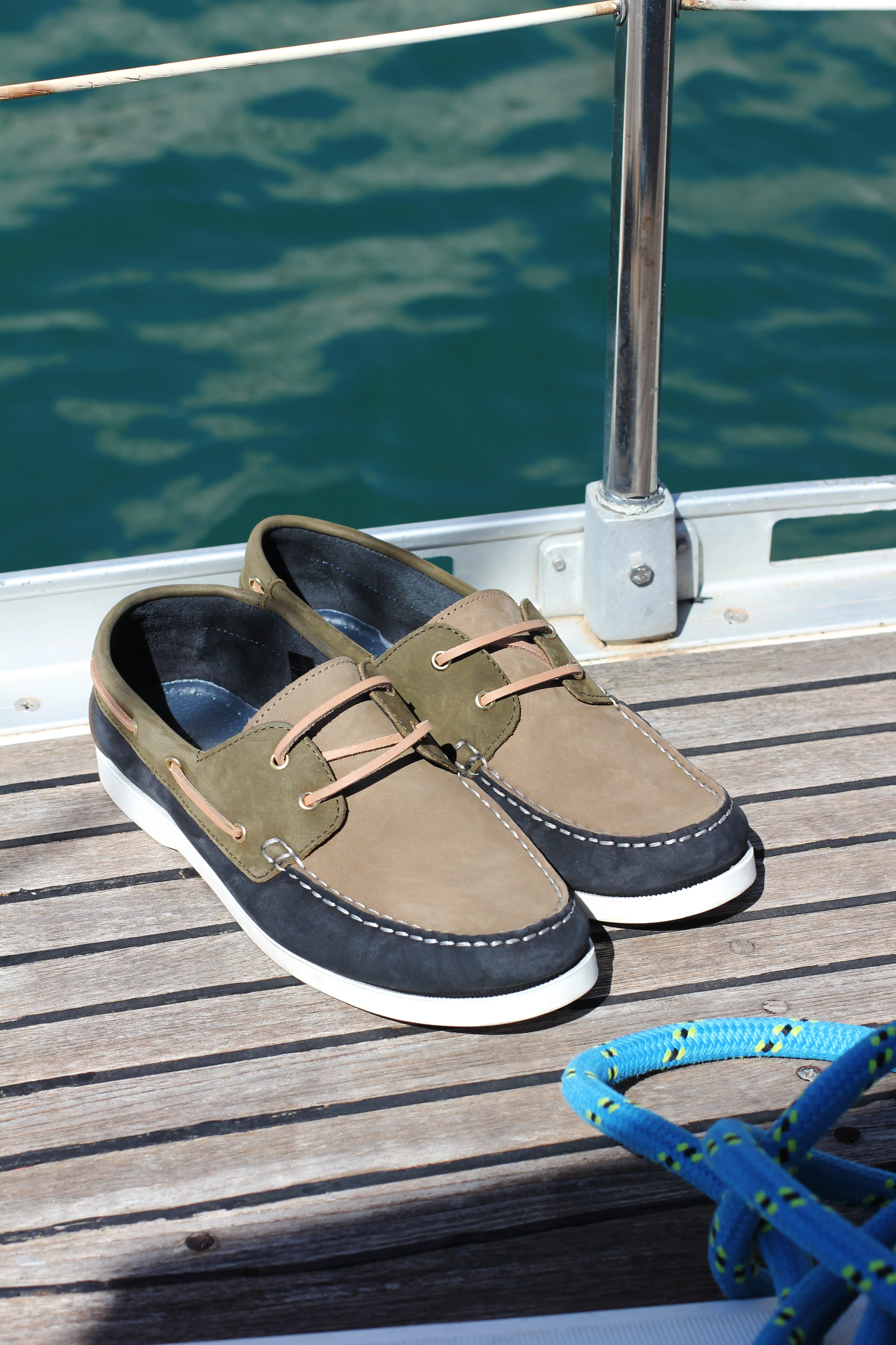 Bato-Chaussure bateau en nubuck marine & kaki
