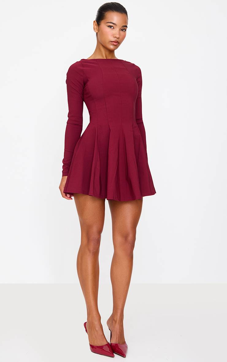 Rouge Bordeaux Robe Droite Plissée À Manches Longues Et Col Bateau En Tissu Extensible