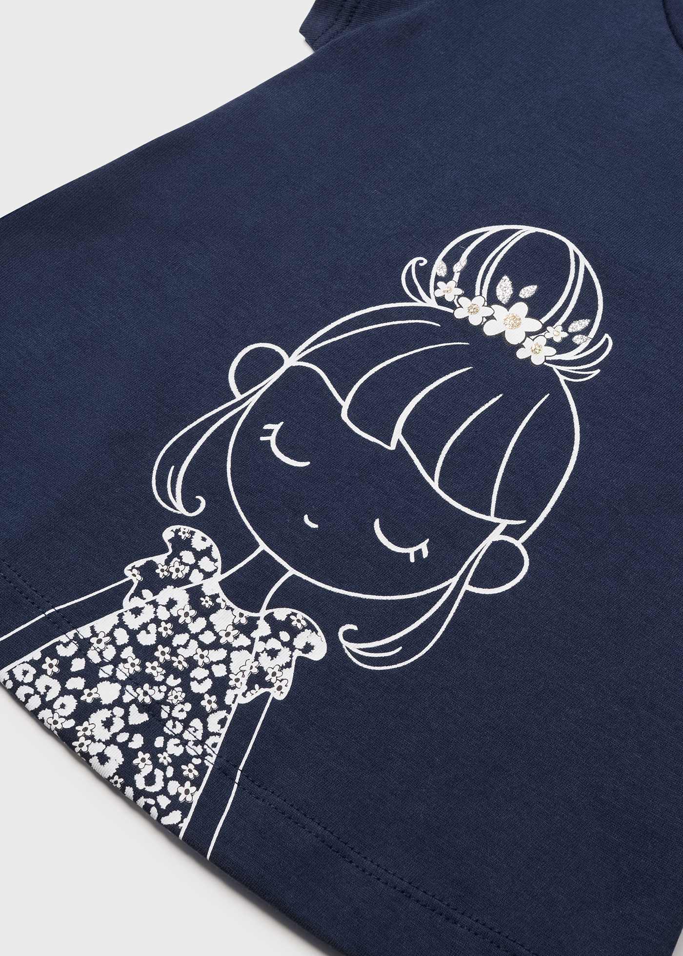 Camiseta infantil com estampa feita em algodão sustentável.