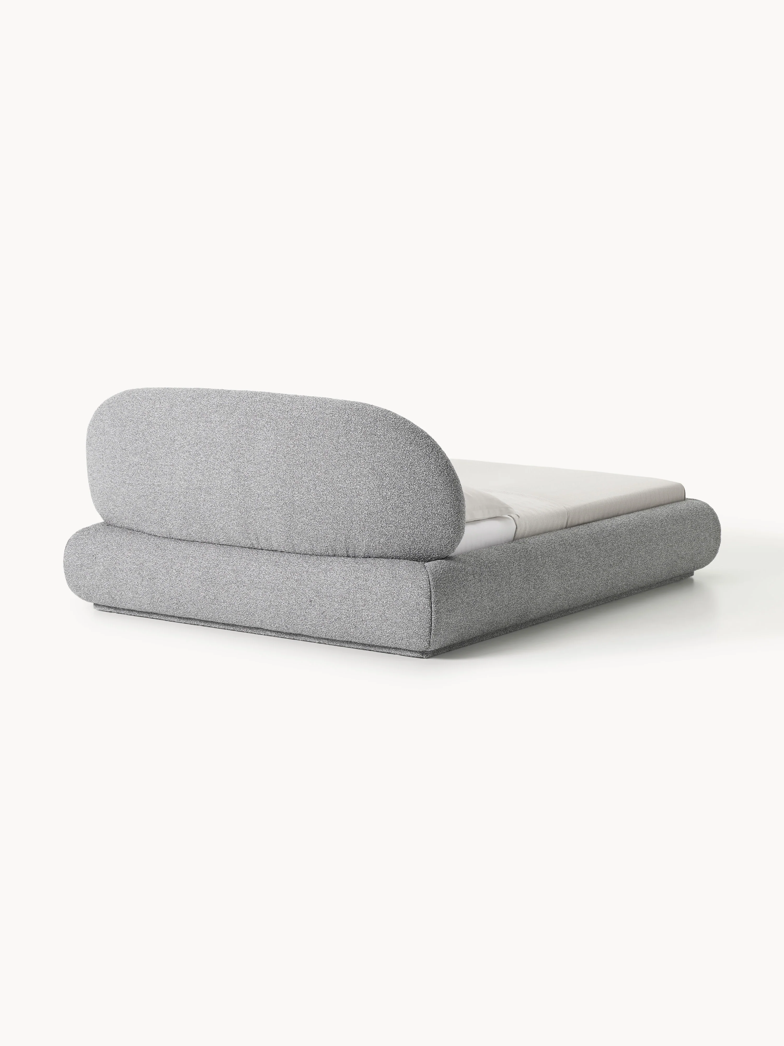 Bouclé gestoffeerd bed Alba