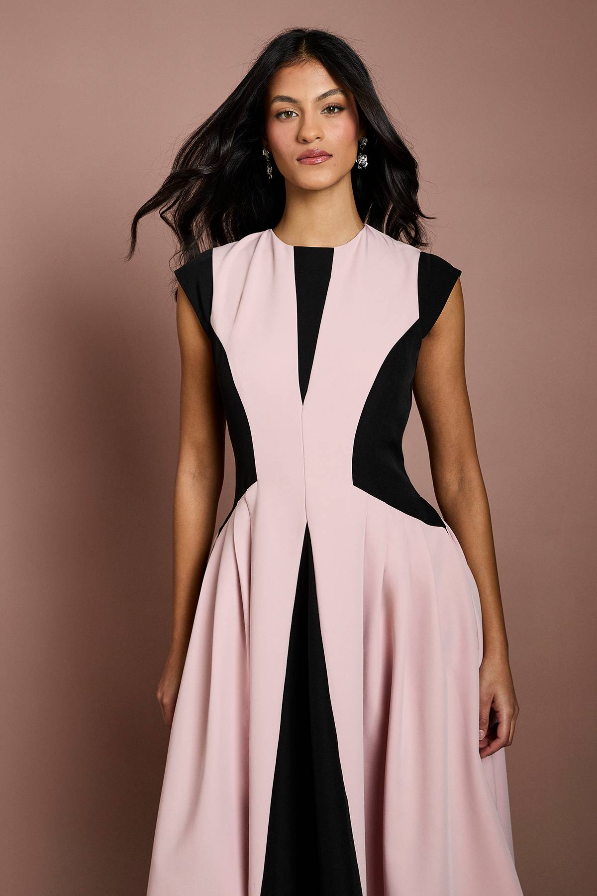 Coast Robe Mi-Longue Petite en Crêpe à Blocs de Couleur