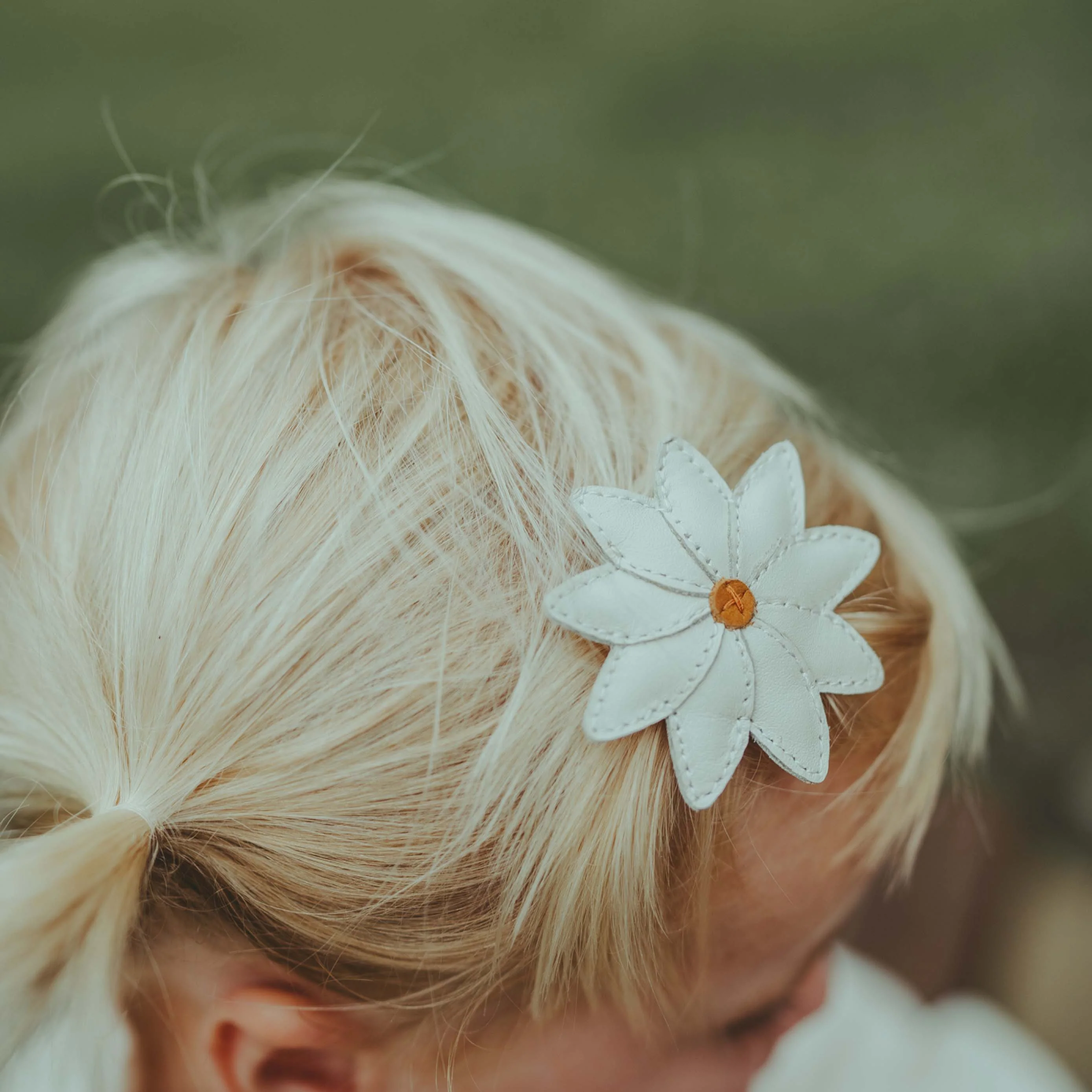 Zaza Fields Hairclip | Daisy | Off White Leather