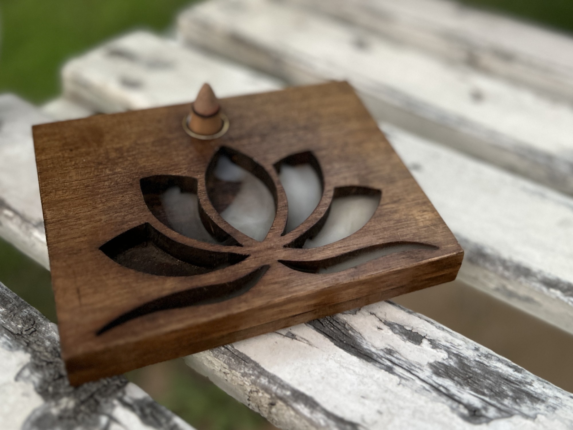 Räucherkegelhalter 'Lotus', aus Mangoholz, B 15 cm, L 12 cm, H 3,5 cm günstig bestellen