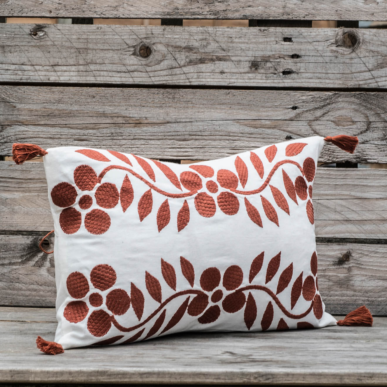Febronie Housse de coussin Matisse brodée brique - 50x30 cm