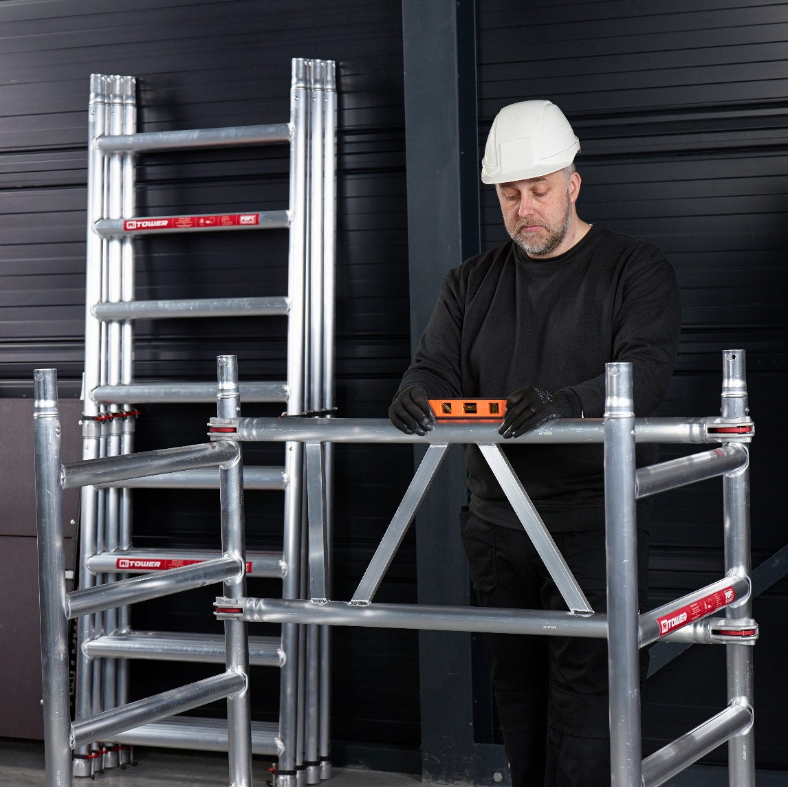Altrex MiTower 1-persoons steiger, aluminium met vezeldek, platform 0,75 x 1,27 m, reikwijdte 5,20 m