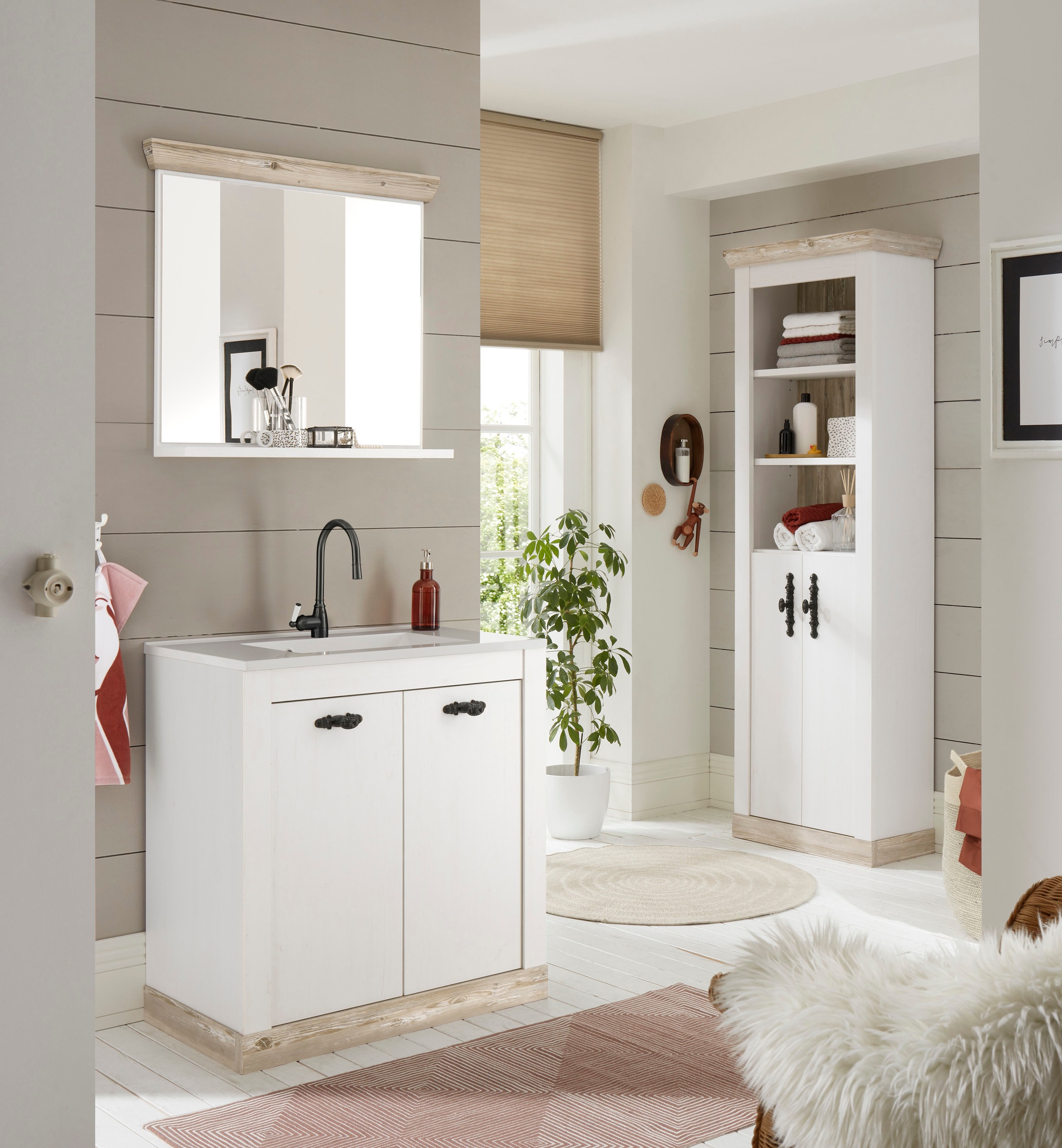 Home affaire Hochschrank »Florenz, Badschrank im Landhausstil, Schrank mit Metallgriffen« in Pinie Weiss, offene Fächer und ausreichend Stauraum hinter Drehtüren