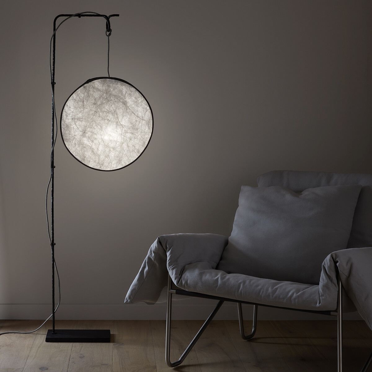 OTTO STUDIO PARA AM.PM<br>Luminária de chão em Tyvek®, base metálica, Moon