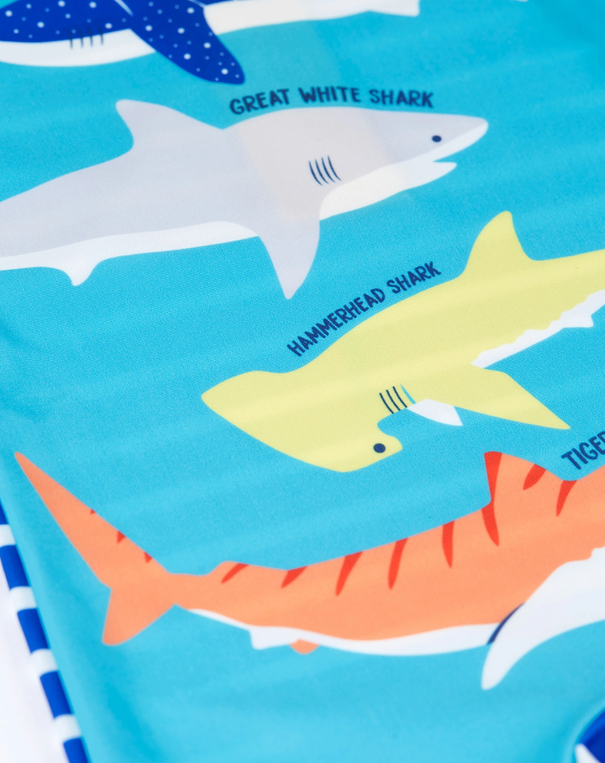 Schwimmanzug SHARKS in ocean