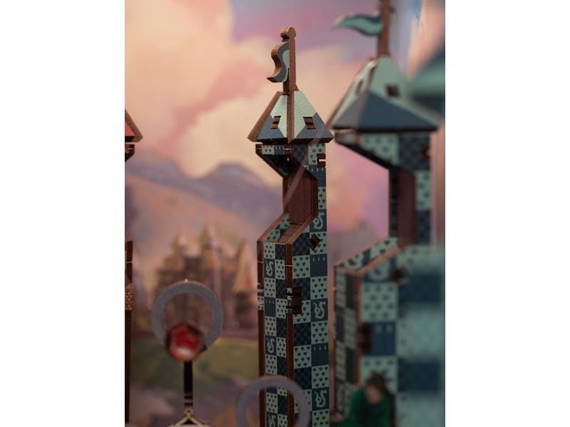 Revell Bausatz Quiddich Field Harry Potter Zauberhafte Miniaturwelt mit LED-Beleuchtung für Ihr Bücherregal
