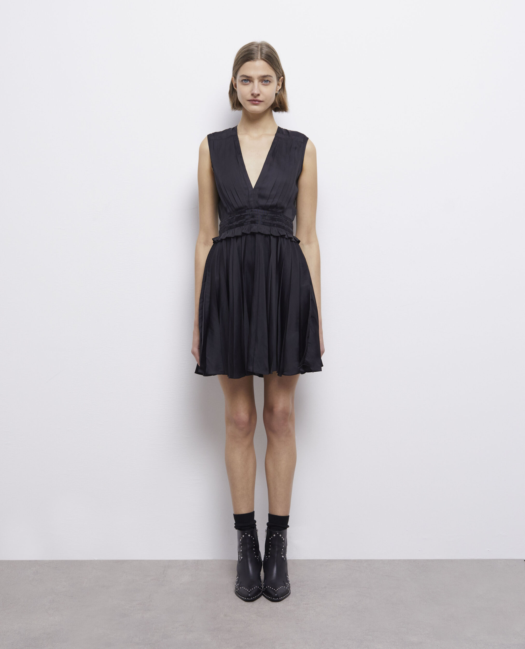 Robe courte plissée noire