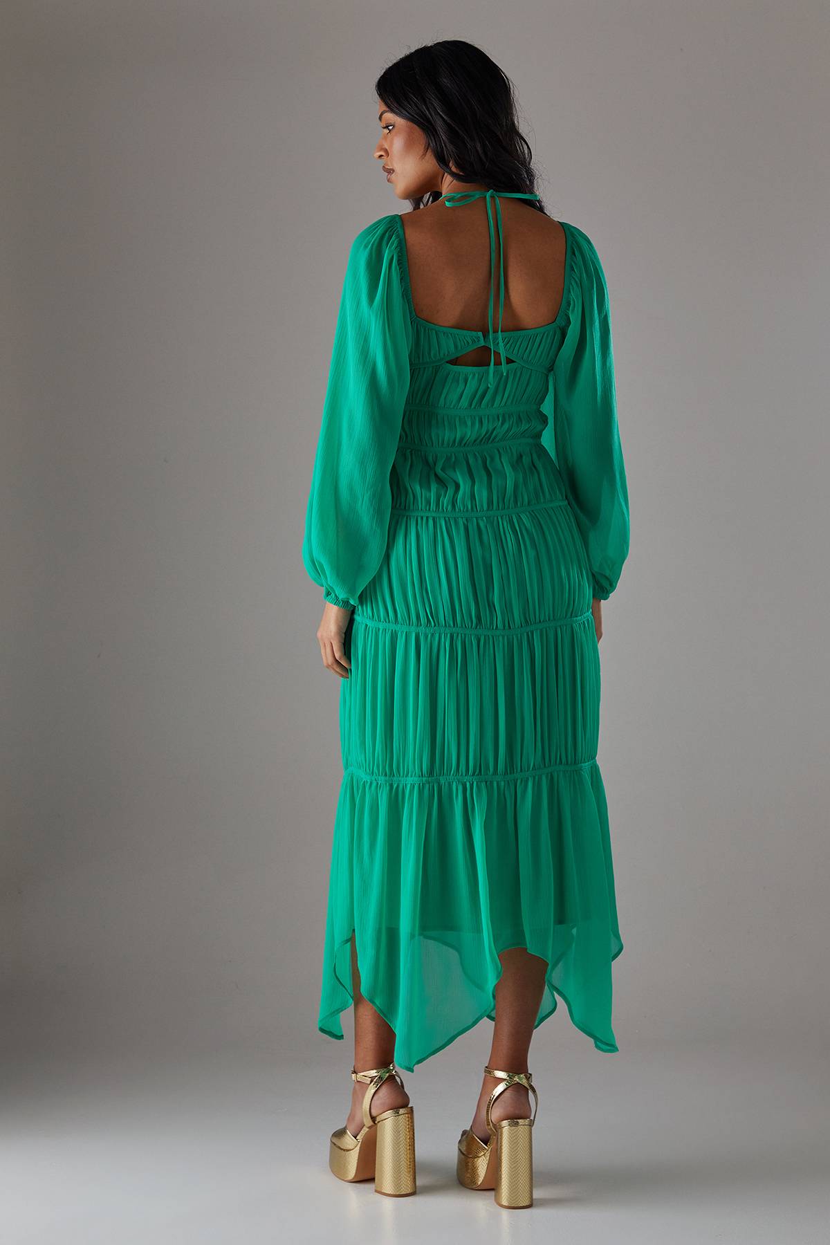 Warehouse Robe Midi En Mousseline À Col Licou Noué Avec Coutures Froncées Et Ourlet Mouchoir