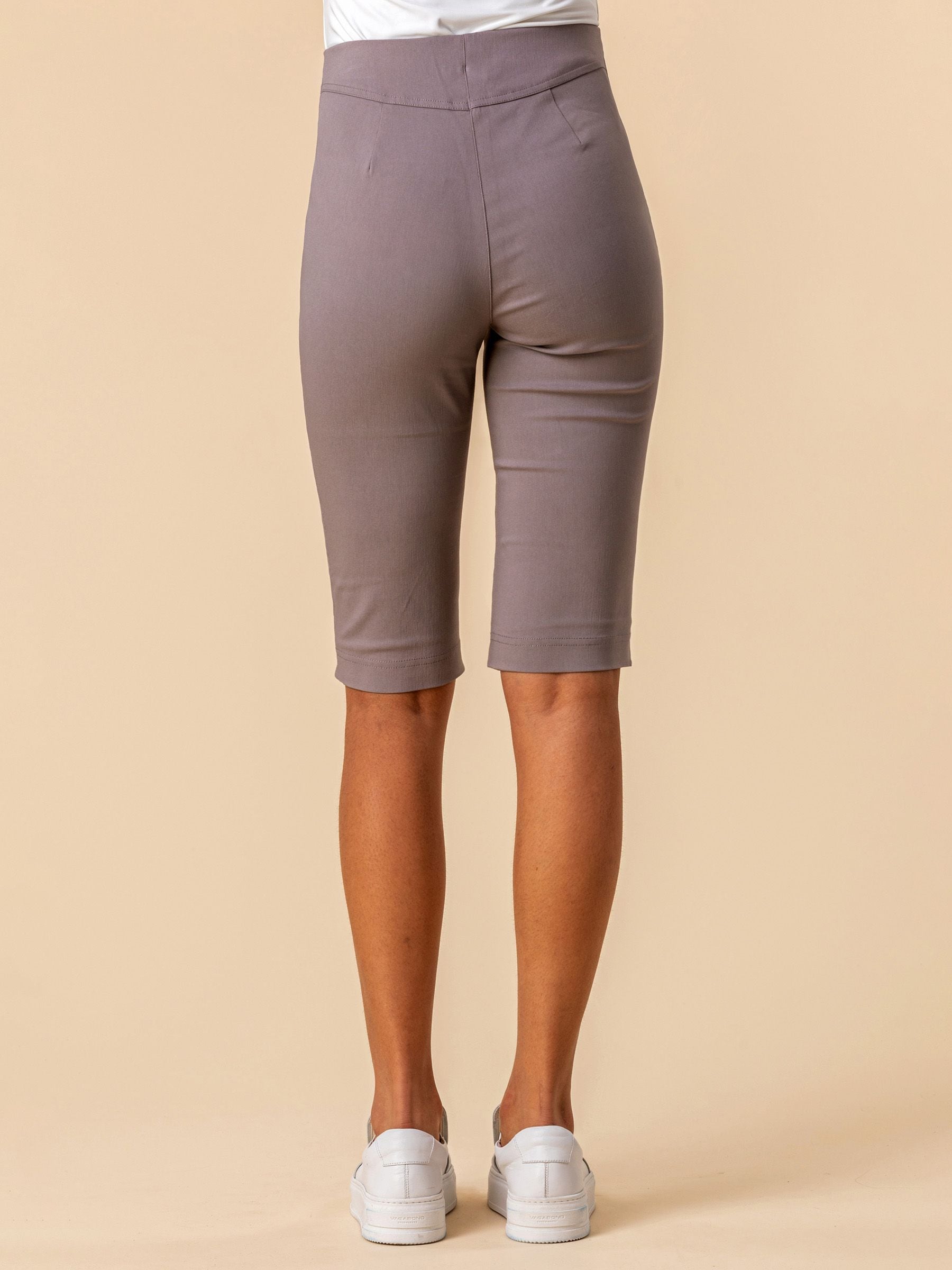 Lichtbruin - Roman - Knielange stretchshort