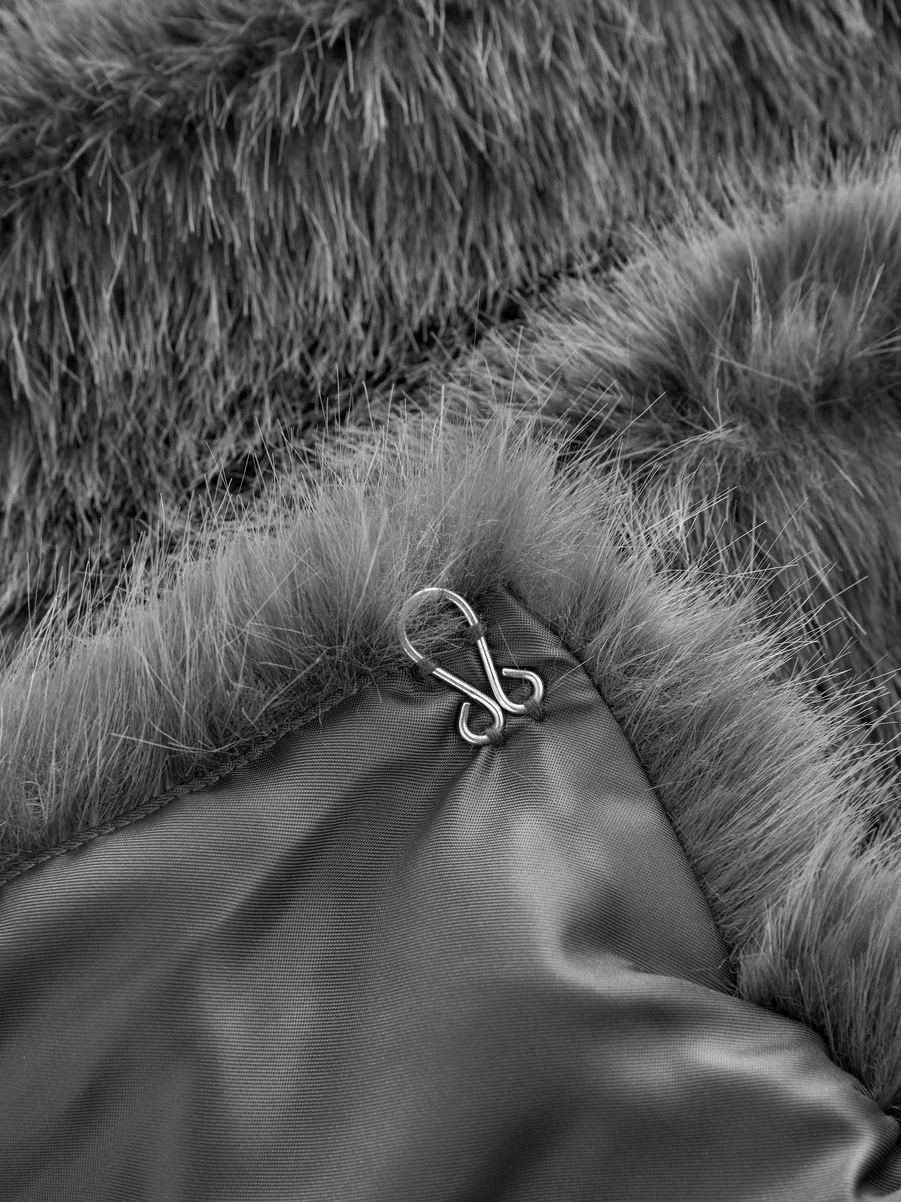 Grijs - Collarless Faux Fur Coat