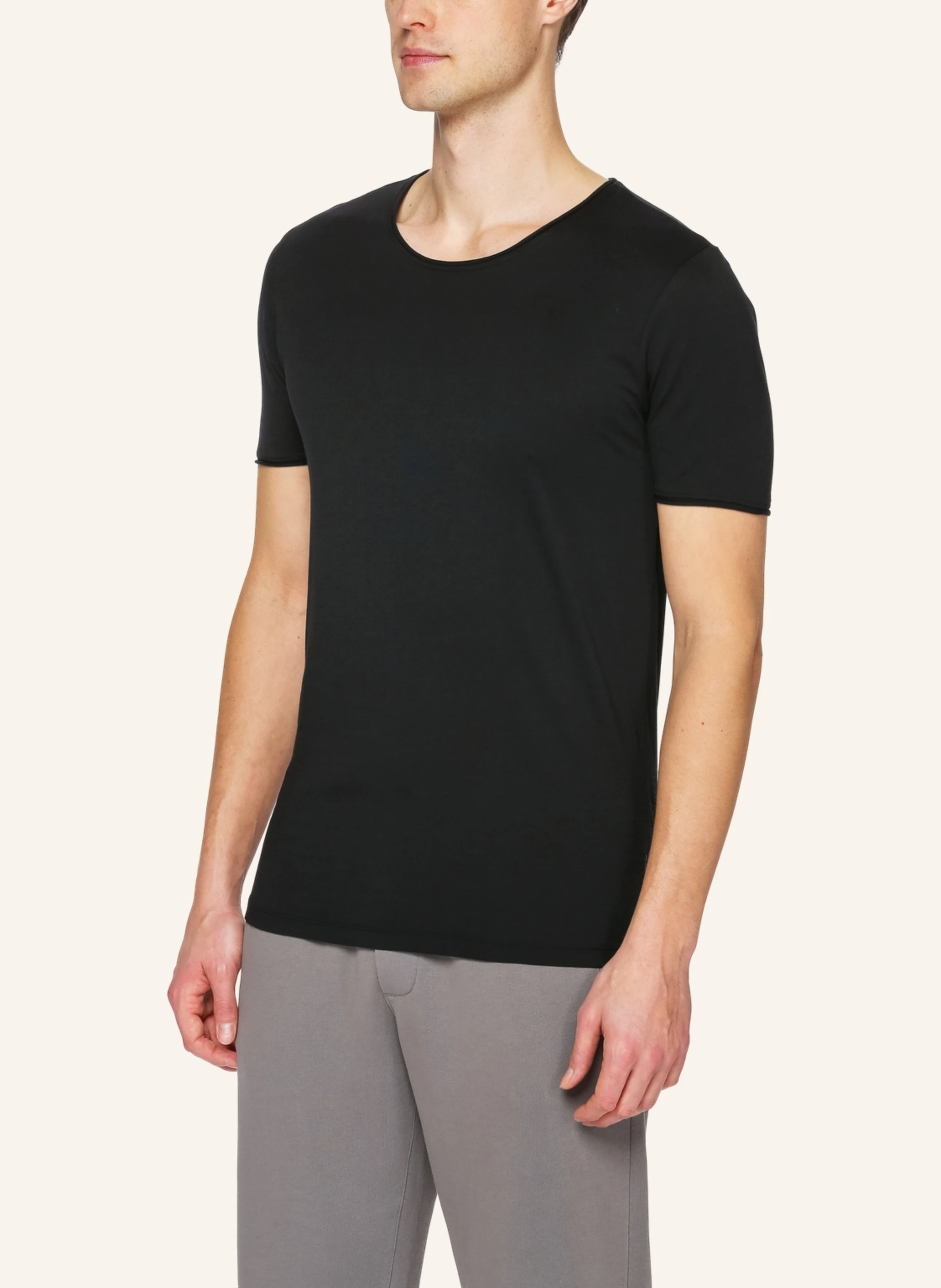 TRUSTED HANDWORK Round Neck 1/2-Sleeve T-Shirt with Roll Edge