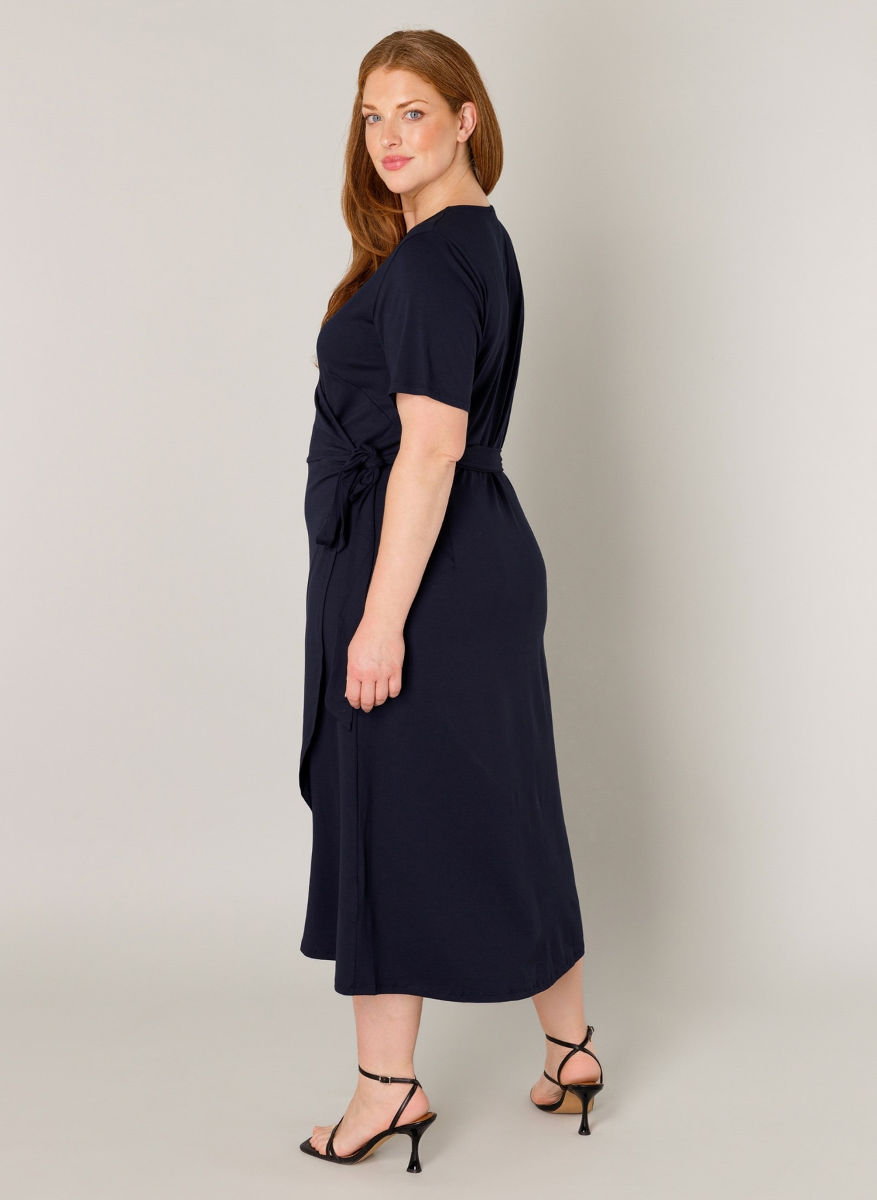 Base Level Curvy Wickelkleid »Abbie« Weich fliessende Viskose-Mischqualität