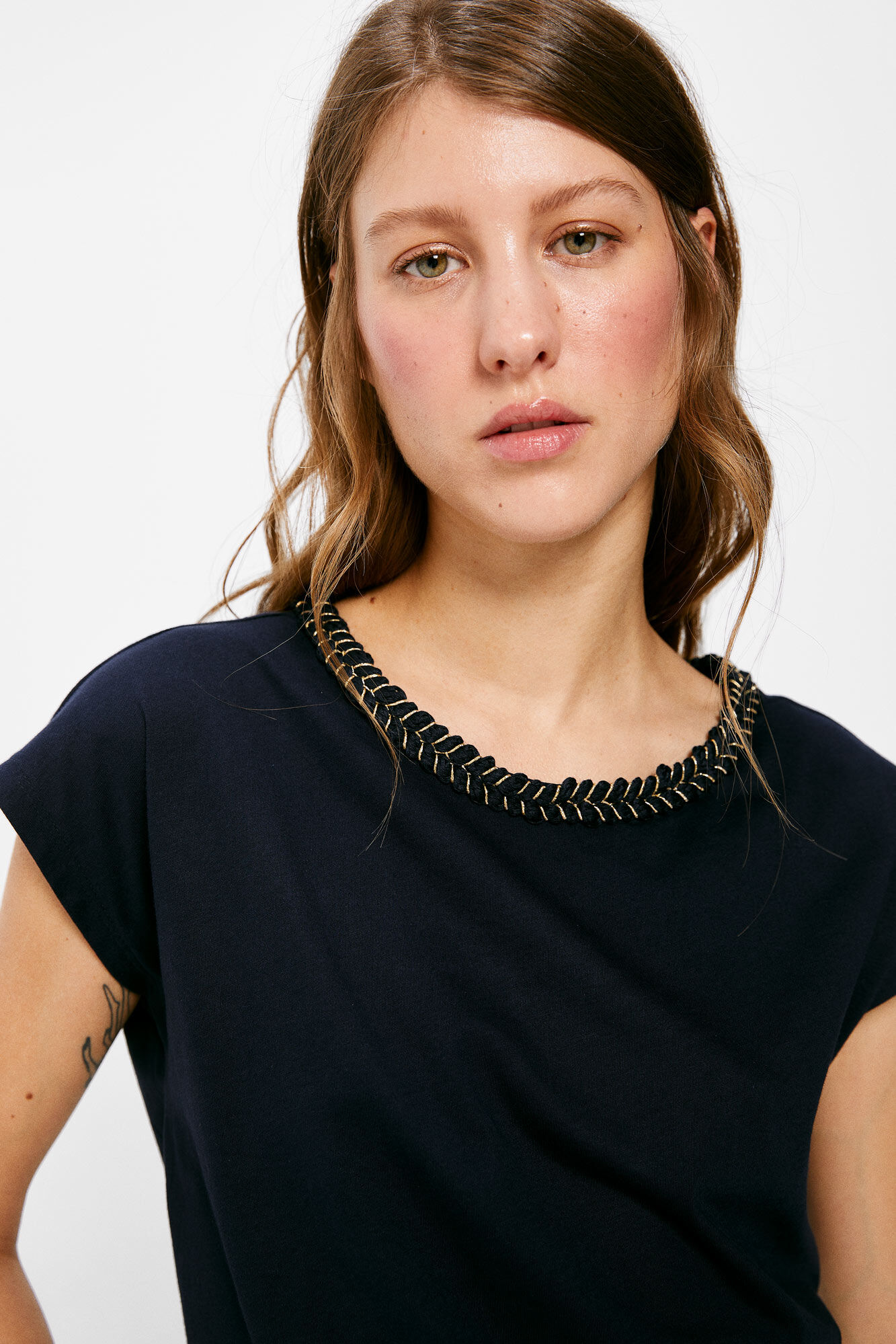 Camiseta com gola trançada em lurex - azul marinho