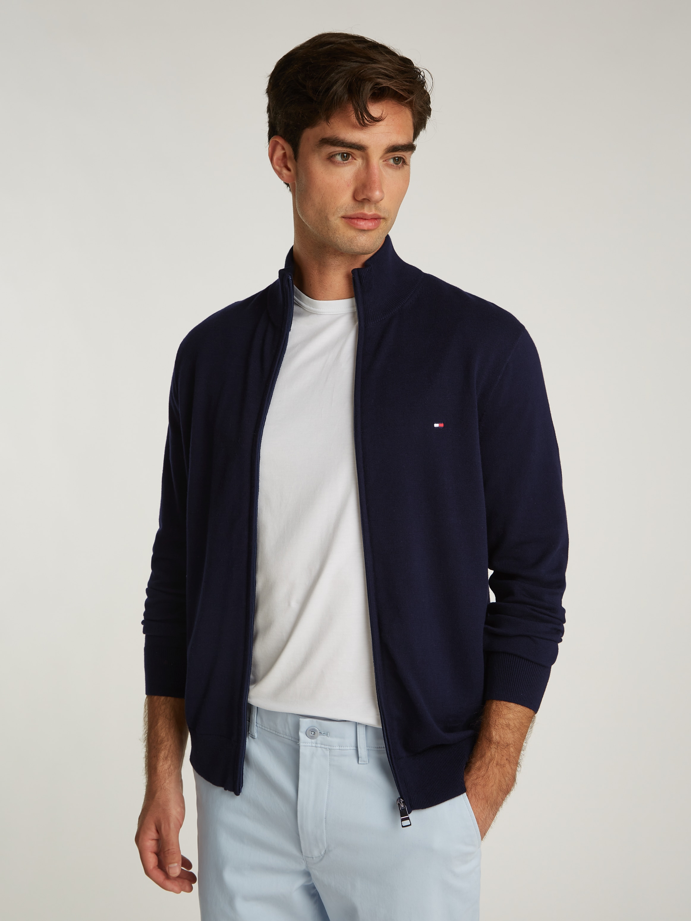 Tommy Hilfiger Strickjacke »ESSENTIAL COTTON ZIP THRU«, mit Logostickerei
