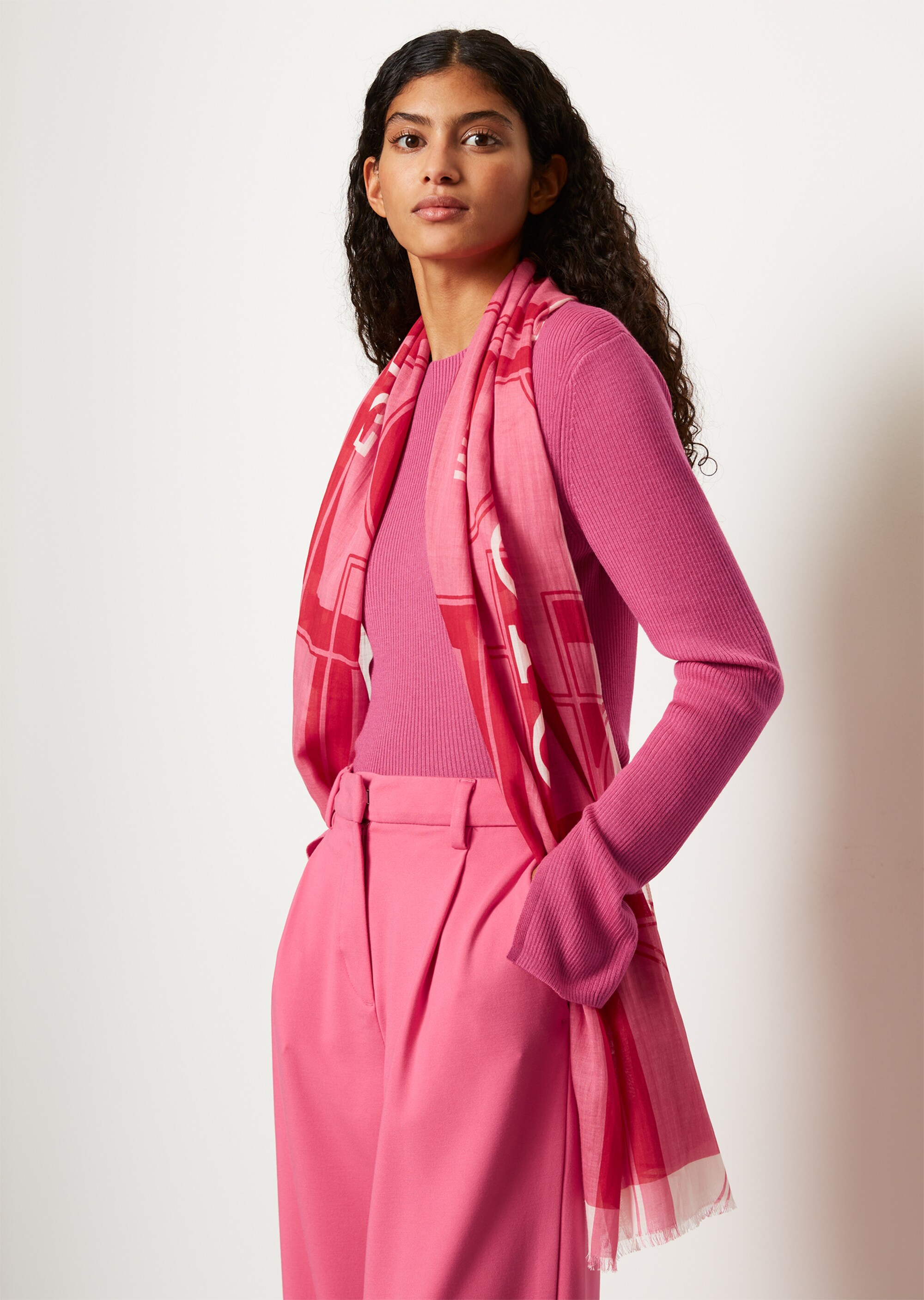 Schal mit Allover-Printmit Tencel™ Modal