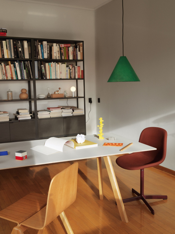 Hay Copenhague CPH10 bureau 160x80,gelakt eiken,grijs linoleum