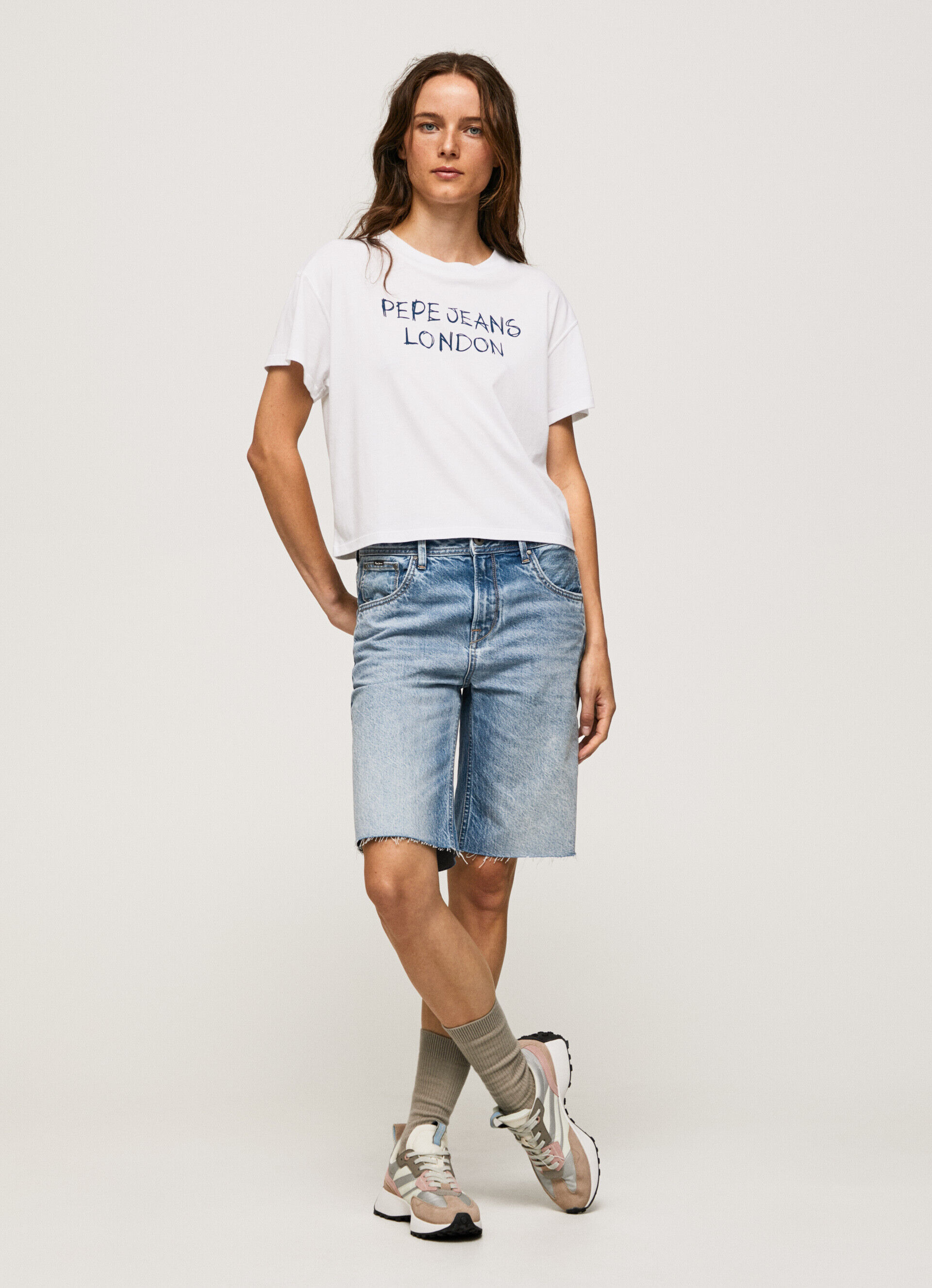 CAMISETA COM LOGOTIPO ESTAMPADO - branca