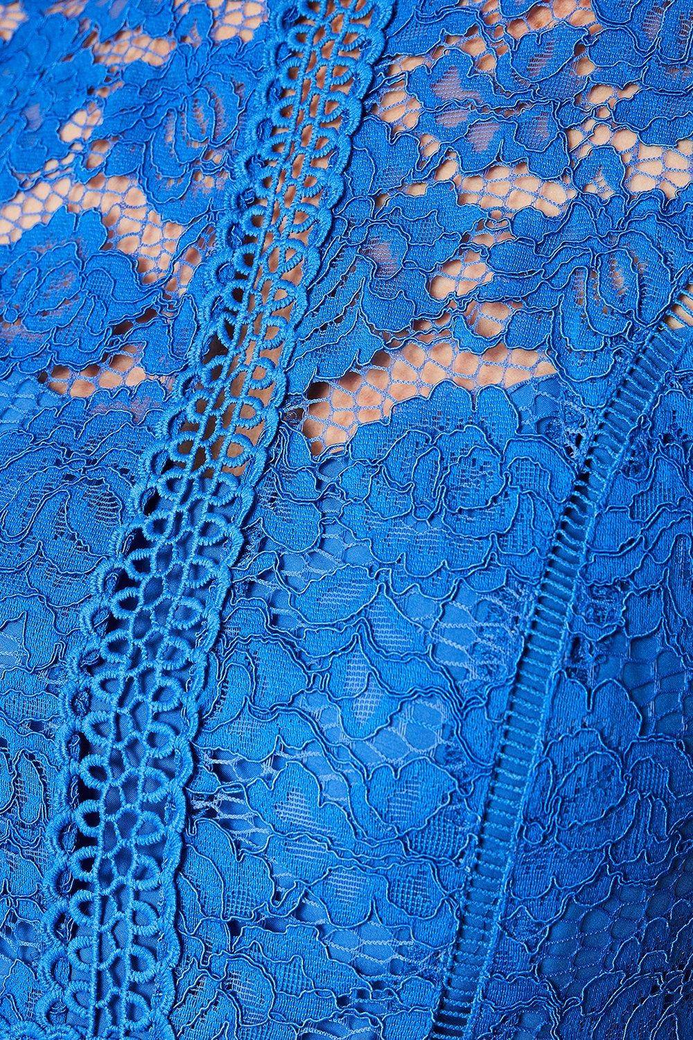Wallis Robe Mi-Longue Ajustée et Évasée en Dentelle