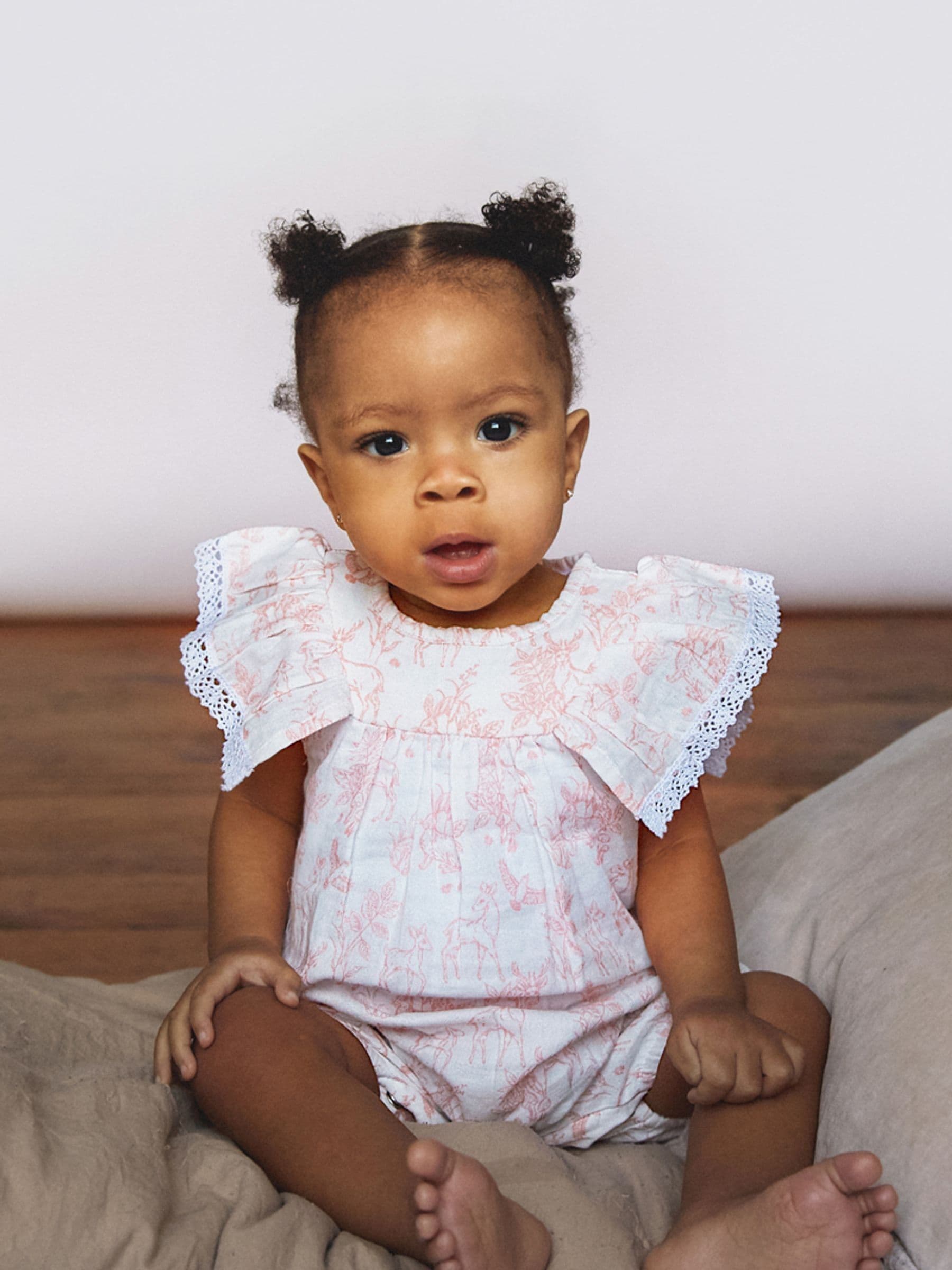 Roze/wit - The Little Tailor Mousseline babyplaysuit van 100% katoen