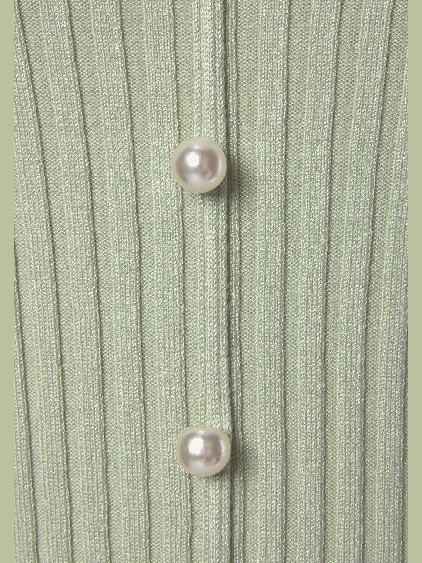 Pull à encolure en v pull affinant avec patte de boutonnage