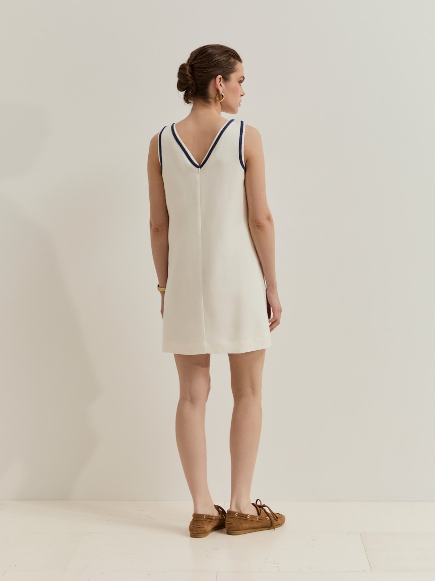 Vestido curto de manga cava