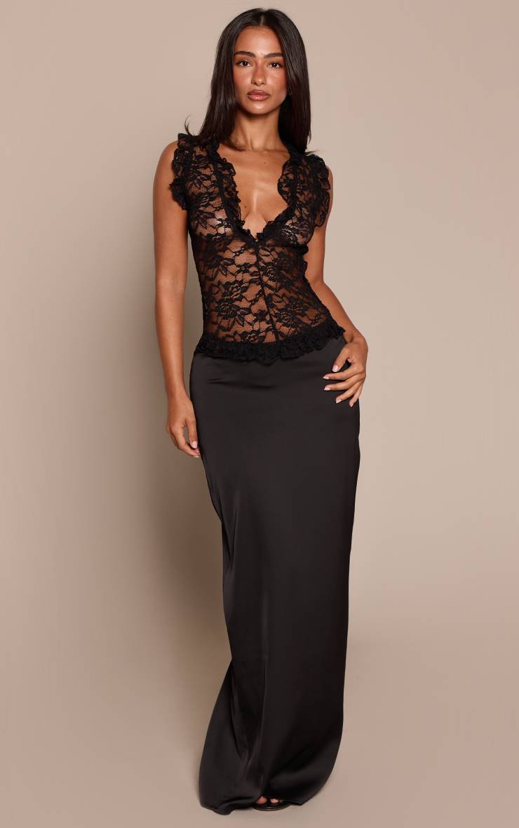 Robe Longue Ajustée Petite Taille À Manches En Dentelle À Volants Col V Et Ourlet En Satin