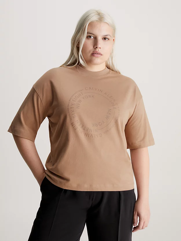 Camiseta com logo e modelagem relaxada