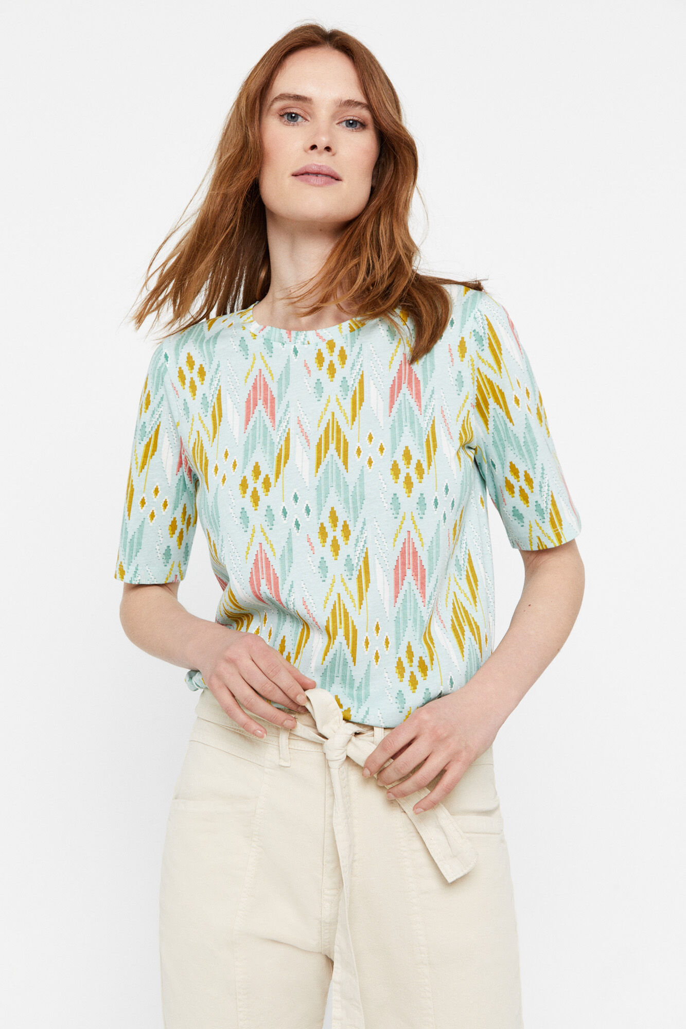 Camiseta com estampa geométrica - Multicolorida