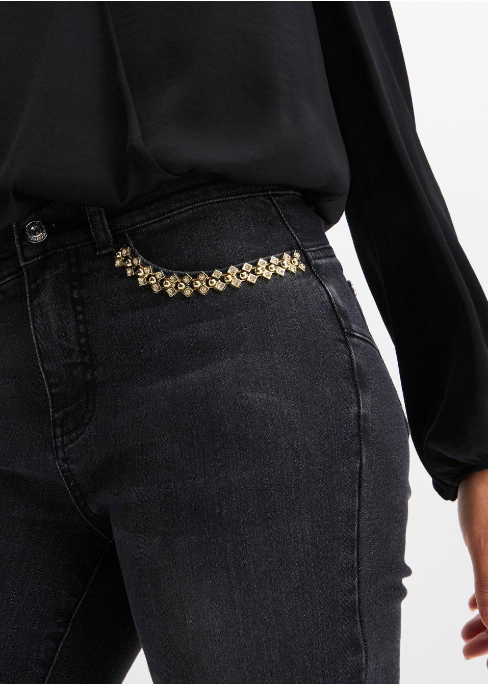 Jean extensible avec détail bijou