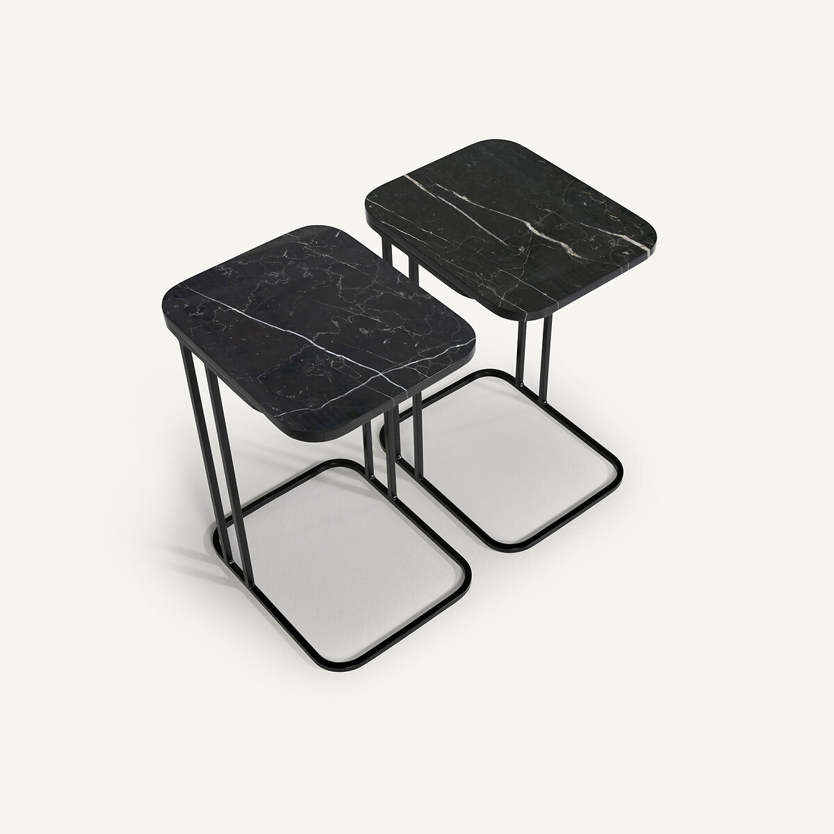 AM.PM<br>Design da mesa lateral Trebor por E. Gallina