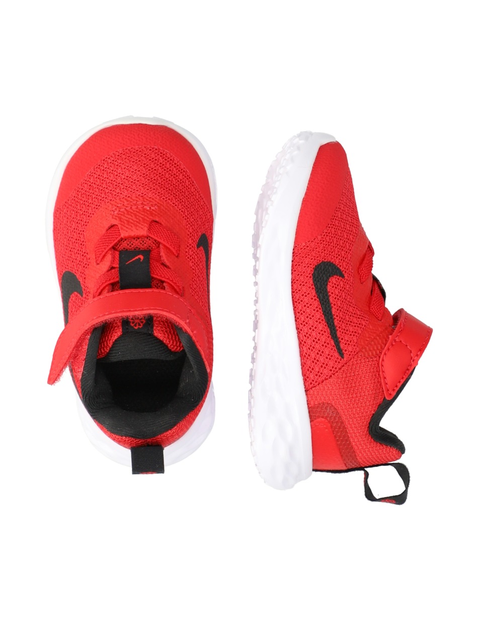 Nike Revolution 6
