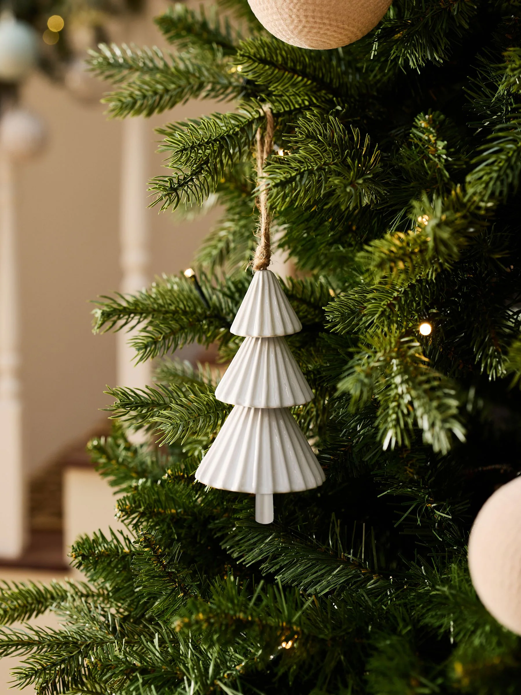 Kerstboomversiering met keramische bel
