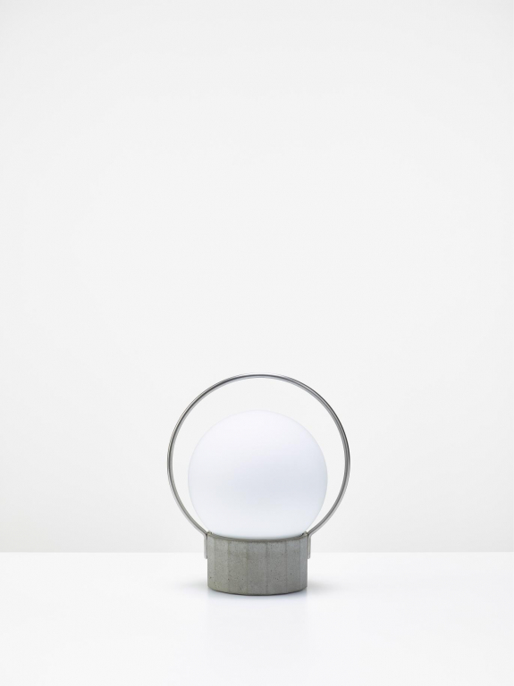 Brokis Sfera tafellamp LED oplaadbaar small rookgrijs zwart naturel