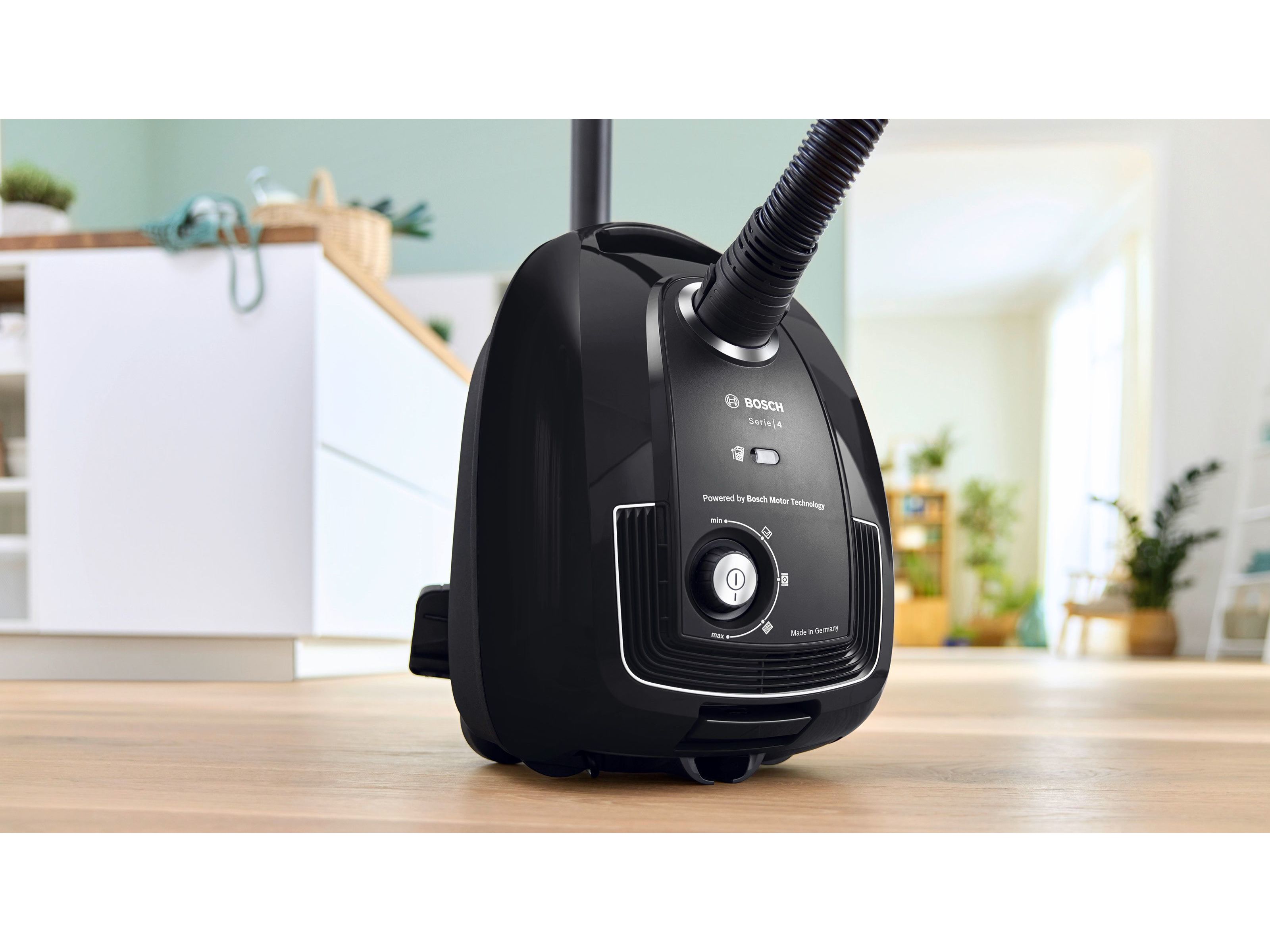 ASPIRADOR COM SACO BOSCH BGB38BA3T SÉRIE 4 PRETO